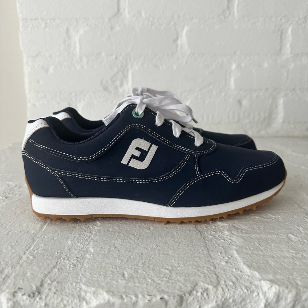 Women’s FootJoy FJ retro Golf Shoes no spikes navy blue Sz. 8 new w/out box